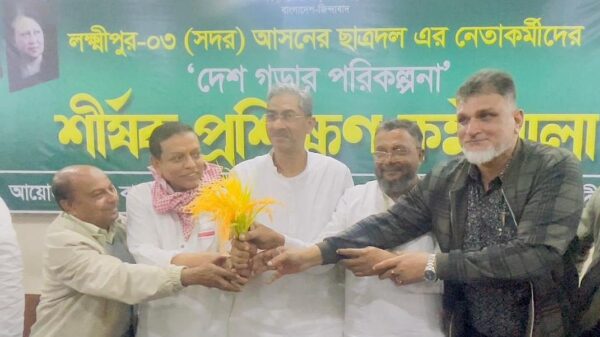 লক্ষ্মীপুর-৪ আসনে বিএনপির প্রার্থীকে সমর্থন জানিয়ে সরে দাঁড়ালেন স্বতন্ত্র প্রার্থী
