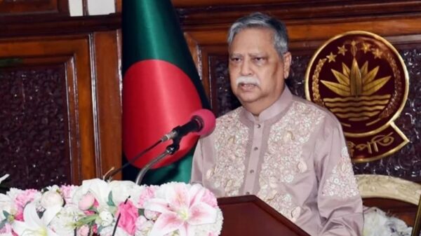 রাষ্ট্রপতিকে সংসদে ভাষণদানে বিরত রাখতে প্রধানমন্ত্রীকেআইনজীবীর চিঠি