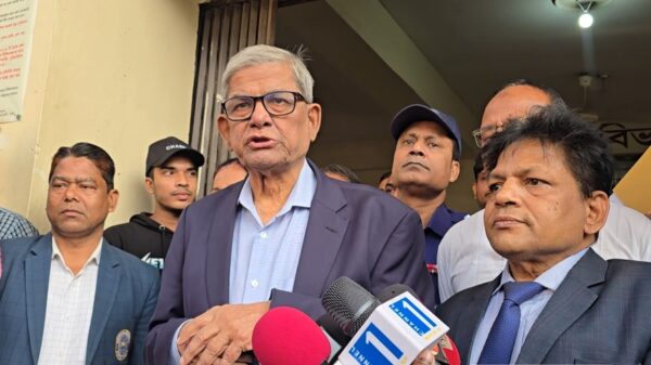 হাসপাতাল থেকে তেলাপোকা ও ছারপোকা নিধনের নির্দেশ-মন্ত্রী ফখরুলের