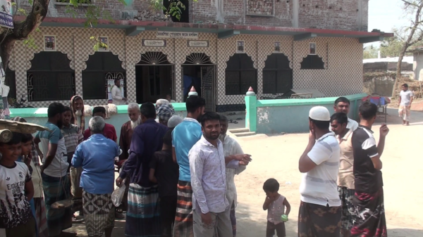 চাঁপাইনবাবগঞ্জে ফতোয়া দিয়ে গান-বাজনা নিষিদ্ধ ॥মুচলেকা দিয়ে রেহাই