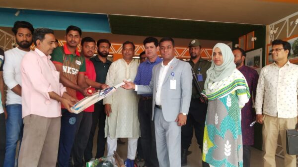 নাচোলে জেলা ক্রীড়া অফিসের উদ্যোগে ক্রীড়া সামগ্রী বিতরণ