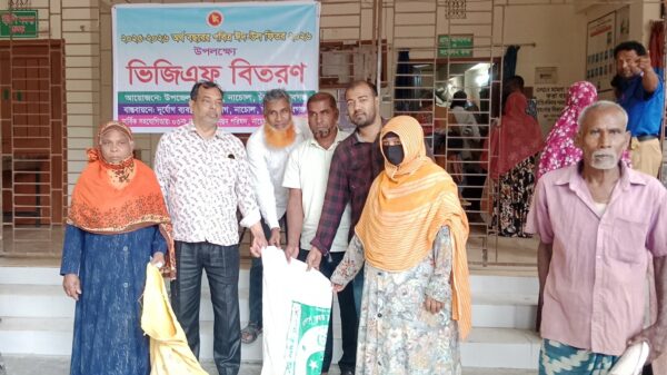 নাচোলে প্রায় ২০ হাজার পরিবারের মাঝে ভিজিএফ এর চাউল বিতররণ
