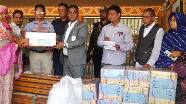 নাচোলে নারীদের স্বাবলম্বী করতে সেলাই মেশিন বিতরণ