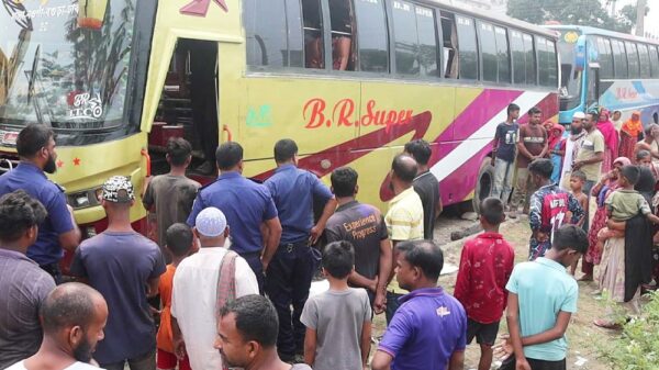 নওগাঁয় গ্যারেজে রাখা বাসের ভেতর মরদেহ