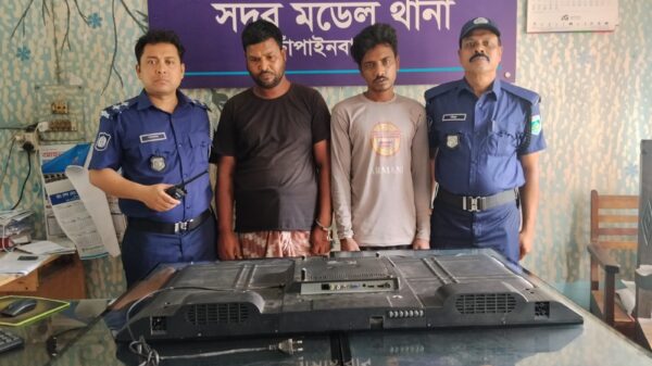 চাঁপাইনবাবগঞ্জে স্কুলের চুরি হওয়া ৩টি স্মার্ট টিভি উদ্ধার ॥ গ্রেফতার ২