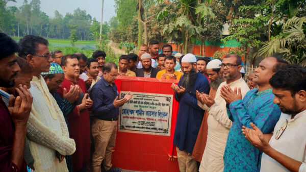 গোবিন্দগঞ্জে ৩টি সড়কের ভিত্তিপ্রস্থর স্থাপন করলেন এমপি শামীম কায়সার