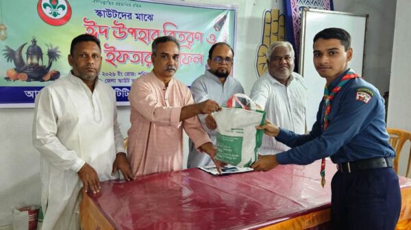 মহানন্দা টিটিএল মুক্ত স্কাউট গ্রুপের সদস্যদের মাঝে ঈদ উপহার বিতরণ
