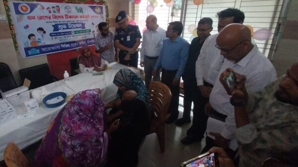 চাঁপাইনবাবগঞ্জে হামের প্রাদুর্ভাব নির্মূলে টিকা কার্যক্রমের উদ্বোধন