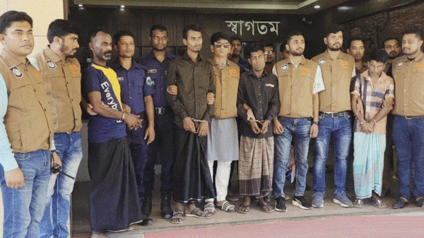 নওগাঁর পোরশায় ডাকাতি ॥ আন্তজেলা ডাকাত চক্রের ৪ জন গ্রেপ্তার