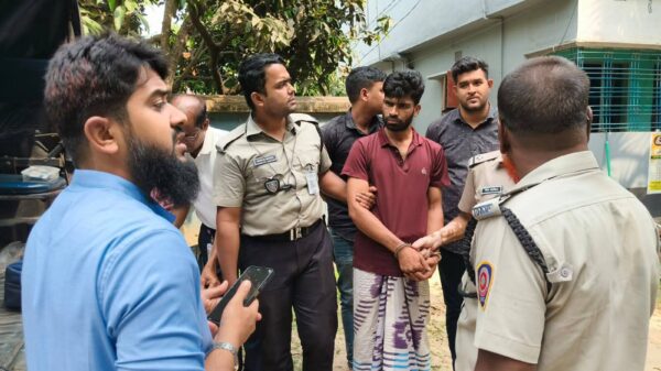 নওগাঁর পোরশায় নেশাগ্রস্ত ছেলেকে ভ্রাম্যমাণ আদালতে সোপর্দ করলেন বাবা