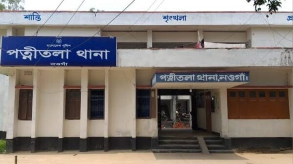 পত্নীতলায় পিকআপের ধাক্কায় এক বৃদ্ধ নিহত