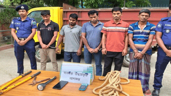 চাঁপাইনবাবগঞ্জে আন্তঃজেলা চোরচক্রের ৫ সদস্য গ্রেপ্তার ॥ জব্দপিকআপসহ সরঞ্জামাদি