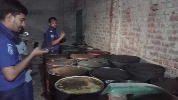 নেত্রকোণায় অবৈধভাবে মজুদ করা ৪ হাজার লিটার ডিজেল জব্দ